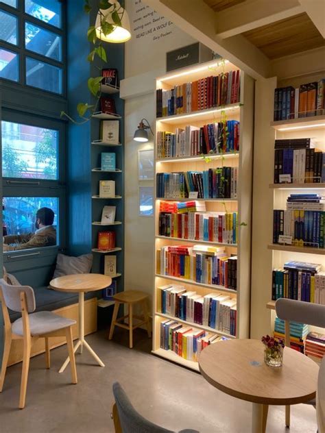 Local Bookstore 的图像结果