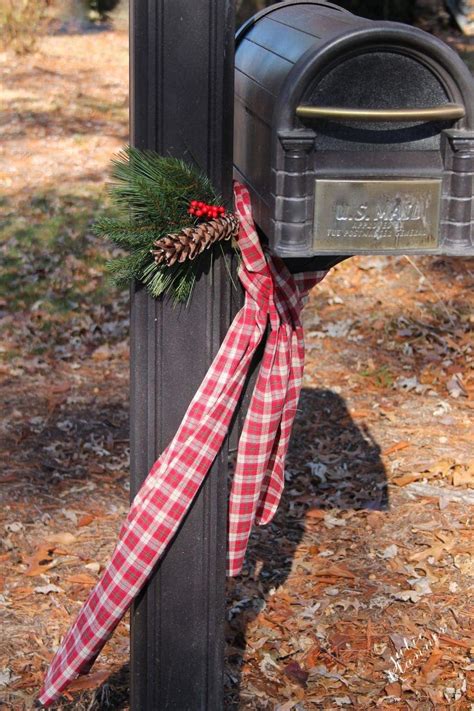 DIY Christmas Mailbox Swag & Scarf Decor