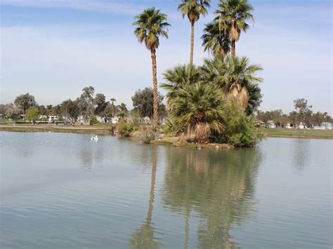 DESERT TRAILS RV PARK AND GOLF COURSE (El Centro) - Campground Reviews ...