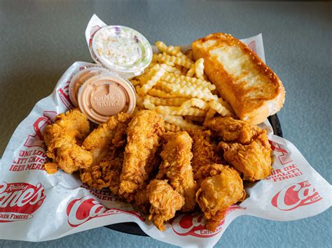 Alsea traerá a México la famosa cadena Raising Cane’s; ¿llegará a ...