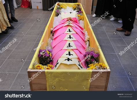 Korean Funeral Culture Coffin Rites Stock Photo 1503954437 | Shutterstock