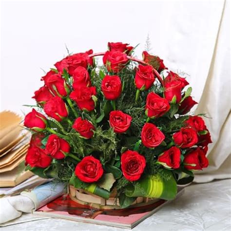 FlowerAura Fresh Live Flower Bouquet of 40 Red Roses In Wooden Basket ...