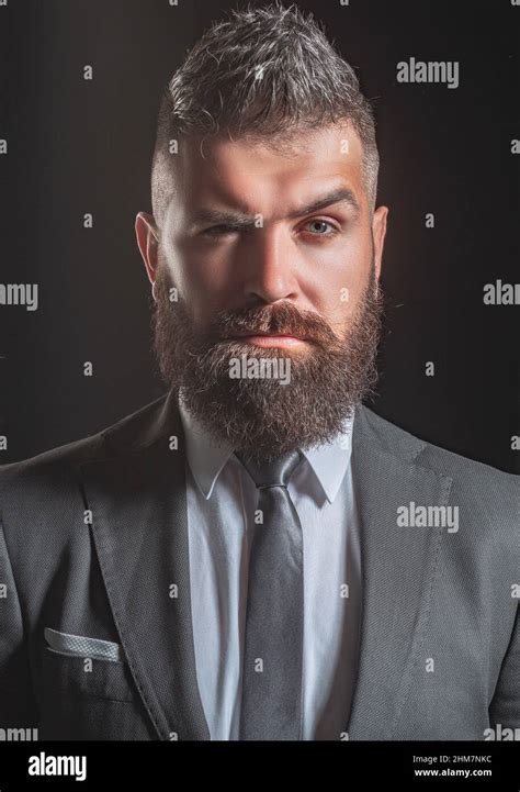 Dark Grey Business Suit 的图像结果