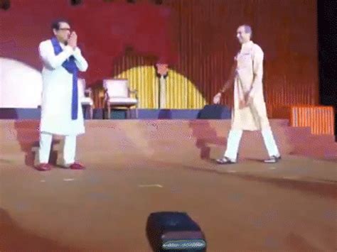Uddhav and Raj Thackeray reunite after 20 years at Marathi Unity rally ...