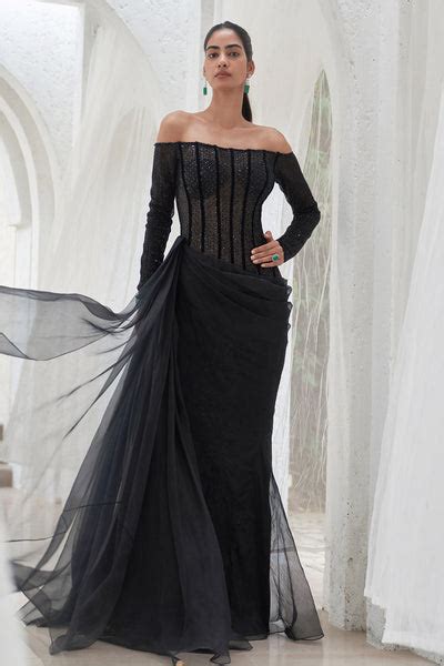 Mahima Mahajan | Official Website | Indian Contemporary Wear