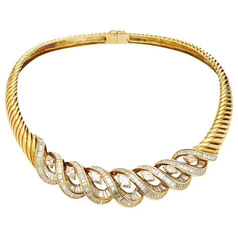 Gold and Diamond Necklace For Sale at 1stDibs