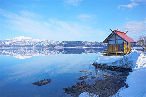 https://upload.wikimedia.org/wikipedia/commons/thumb/4/43/Lake_Tazawa_and_Kansa-g%C5%AB_20210213.jpg/960px-Lake_Tazawa_and_Kansa-g%C5%AB_20210213.jpg