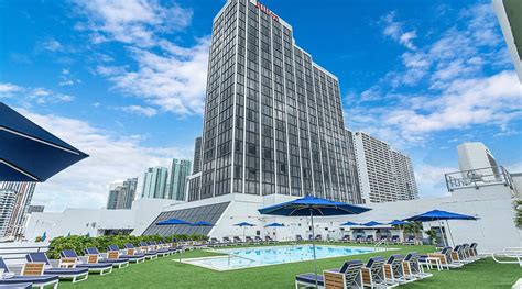 HILTON MIAMI DOWNTOWN - Hotel Reviews, Photos, Rate Comparison ...