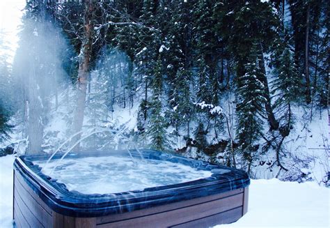 Canada Vacation Rentals with a Hot Tub | Airbnb