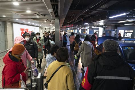 深夜一小时超五千人到达北京南站，出租车运营至送完最后一名旅客_腾讯新闻