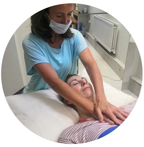 Chest Neck Massage 的图像结果