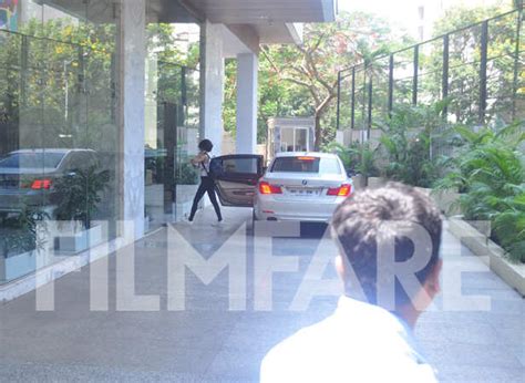 Cyber cell officials pay Kangana Ranaut a visit at home | Filmfare.com