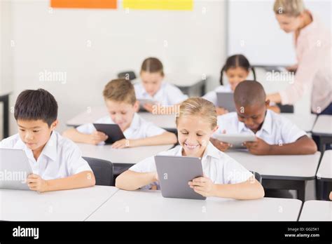 Elementary Students Using Technology 的图像结果