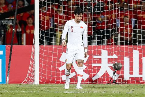 晚上19点！中超曝出争议乱象，球迷痛骂：中国足球没救了__财经头条