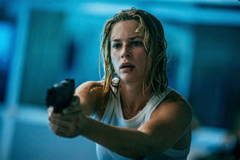 Photo de Jeanne Goursaud - Exterritorial : Photo Jeanne Goursaud - Photo 0 sur 20 - AlloCiné