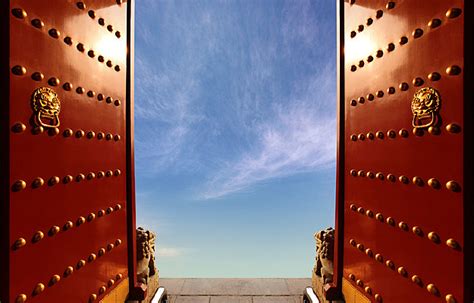 朱红的门图片_朱红的门设计素材_红动中国