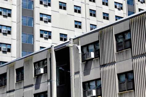 City Building Exterior 的图像结果