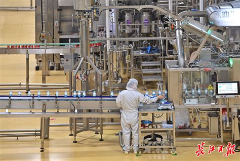 食品生产机械设备植物工厂牛奶不锈钢奶制品工业制造业加工车间机器高清图片下载-正版图片321559815-摄图网