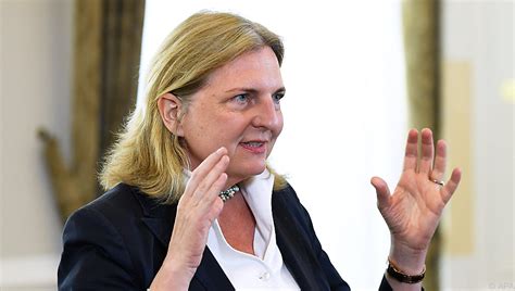 Außenministerin wegen Schwächeanfall ins Spital gebracht - UnserTirol24