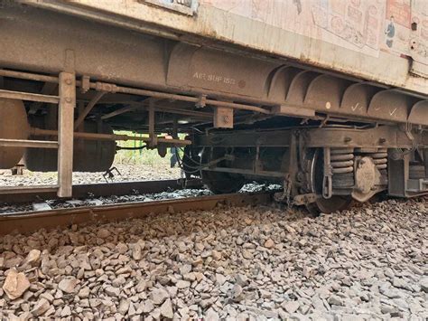 Mumbai: Local Train Derails While Entering CSMT Station, Harbour Line ...