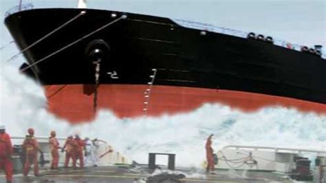 50000吨轮船下水失败后船坞秒变海啸现场，老板急得眼泪直流！