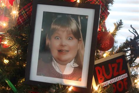 Home alone Christmas tree - A girl and a glue gun