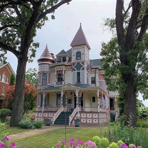 Ora Peloton House | Victorian Homes Exterior, Victorian Homes ...