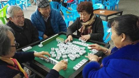 麻将重庆人的最爱，打麻将是一种生活方式_腾讯新闻