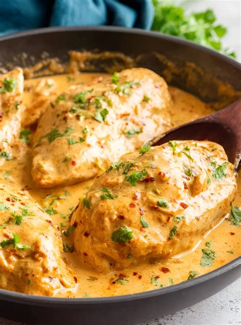 Creamy Chipotle Chicken Recipe {Only 30 Minutes} - Easy Recipes