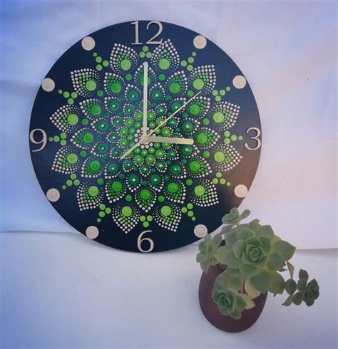 Mandala en puntillismo | Mandalas, Puntillismo, Reloj