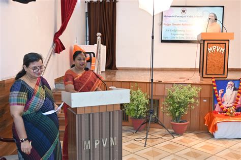 Maharshi Patanjali Vidya Mandir - An Enlightening Session by Swami ...