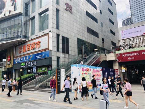 观音桥步行街，重庆年轻的新地标
