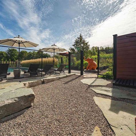 20 Easy and Stylish Gravel Patio Ideas