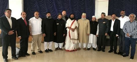 Eminent members of Sunni Waqf Board, AIMPLB and others met Gurudev Sri ...