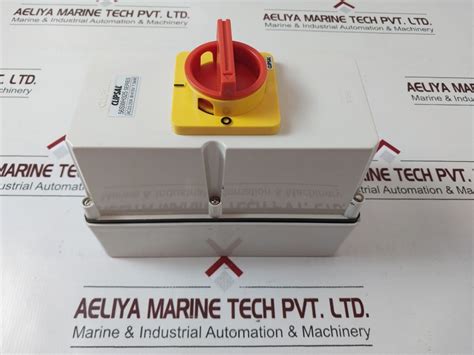 Clipsal 56Swh325 3-pole Enclosed Load Break Switch – Aeliya Marine