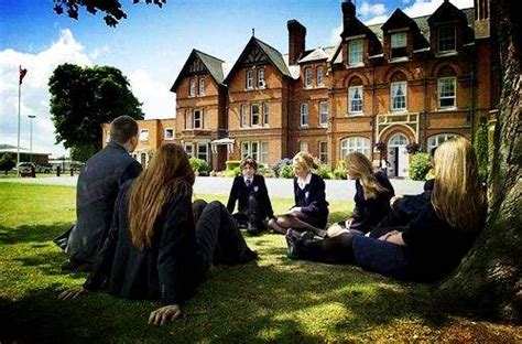 英国私立顶级中学基督公学，英国游学 | 英国EE教育