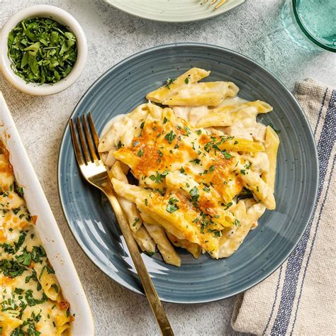 Easy Chicken Alfredo Casserole