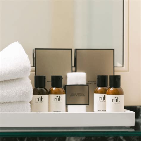 Luxury Hotel Bathroom Amenities