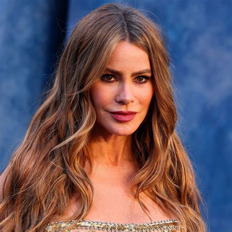 Sofia Vergara turns up the heat wearing nothing but a thong bikini ...