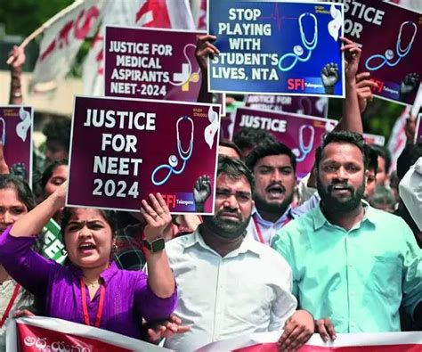 NEET 2024 Results row News Live Updates: Members of NSUI (National ...