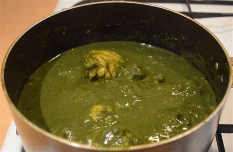 Palak chicken curry | Spinach chicken curry | Chicken saag recipe ...