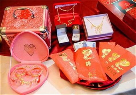 出嫁前送什么礼物最新素材