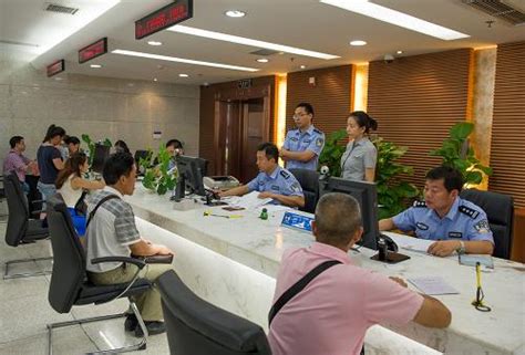 重庆公安出入境春节开放42个办证大厅 办理1073证次_腾讯新闻