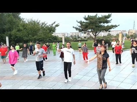 广场步子舞，32步循环跳，适合零基础学舞的朋友 - YouTube