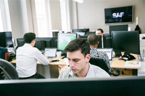 Office Portrait Example 的图像结果