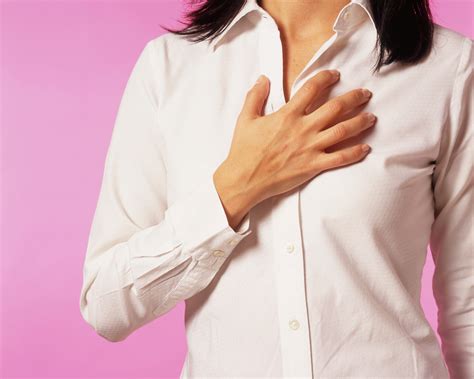 9 Reasons For Itchy Breasts — What Causes Itchy Breasts?