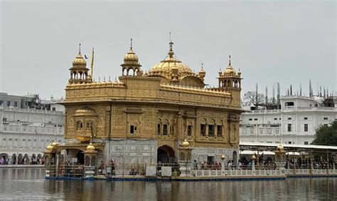 पंजाब: अमृतसर के स्वर्ण मंदिर में श्रद्धालुओं पर लोहे की रॉड से हमला, 5 ...