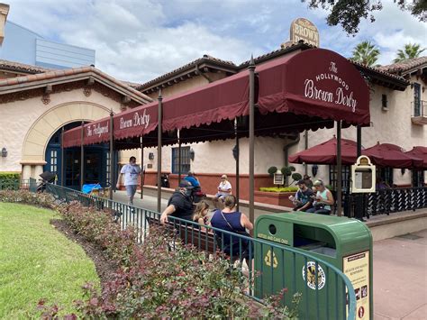 REVIEW: Trying the Hollywood Brown Derby ‘Fantasmic!’ Dining Package at ...