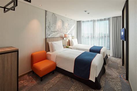 Holiday Inn Express Seoul Hongdae By IHG Restaurant: Pictures & Reviews ...