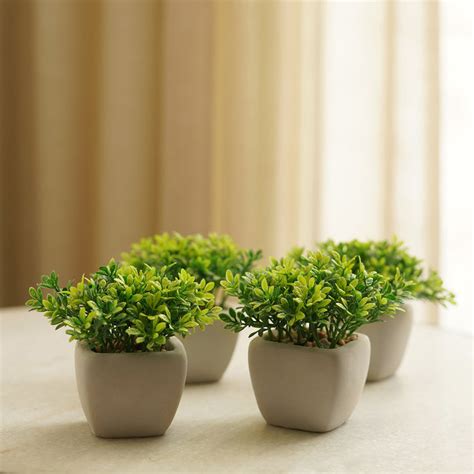 Set of 4 Green Artificial Plant with Cement Pot